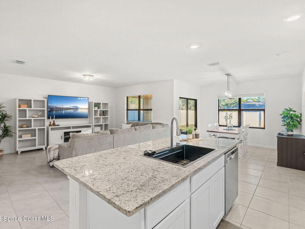 471 Old Country Road, Palm Bay, FL 32909