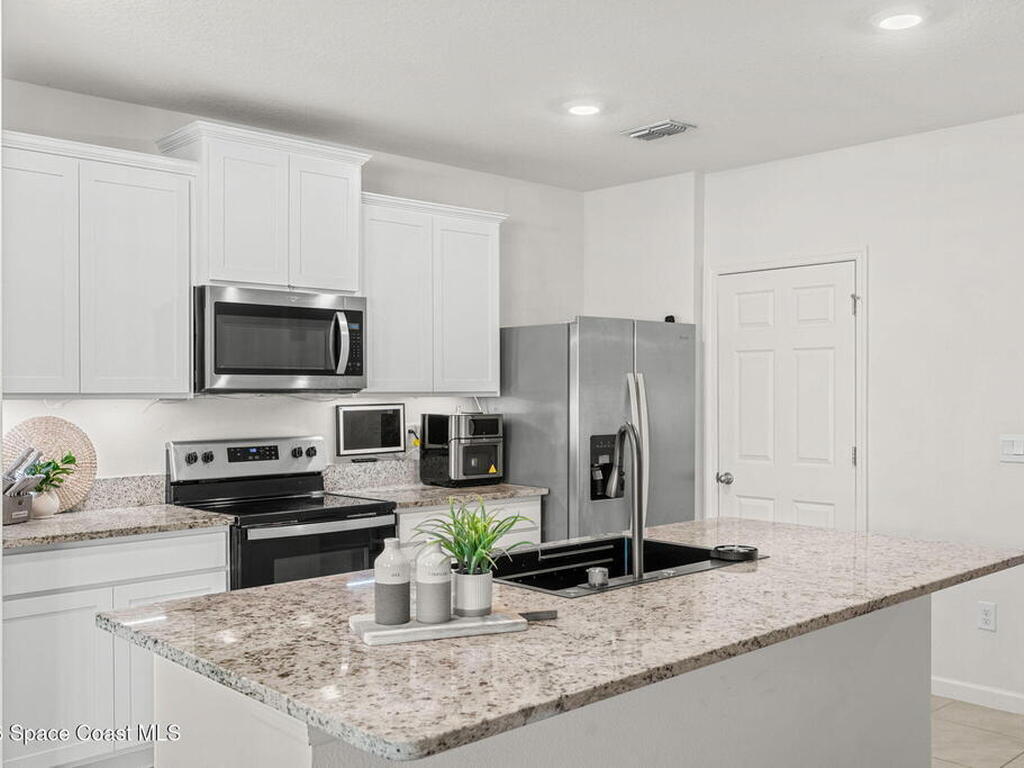 471 Old Country Road, Palm Bay, FL 32909