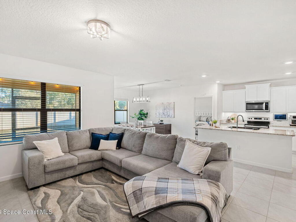 471 Old Country Road, Palm Bay, FL 32909