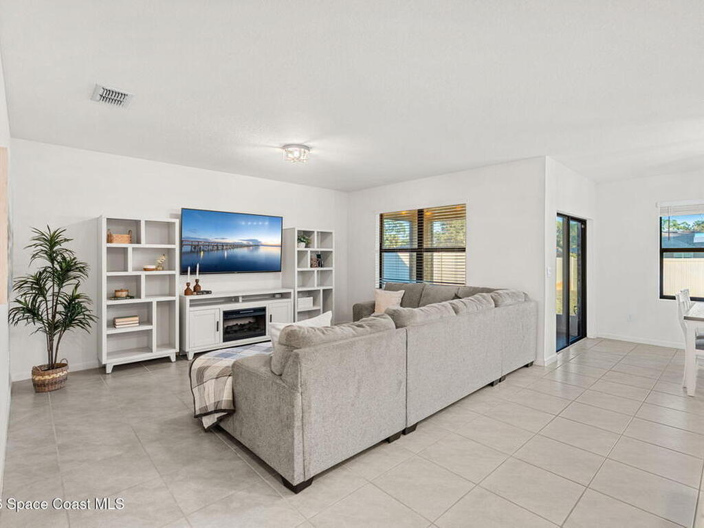 471 Old Country Road, Palm Bay, FL 32909