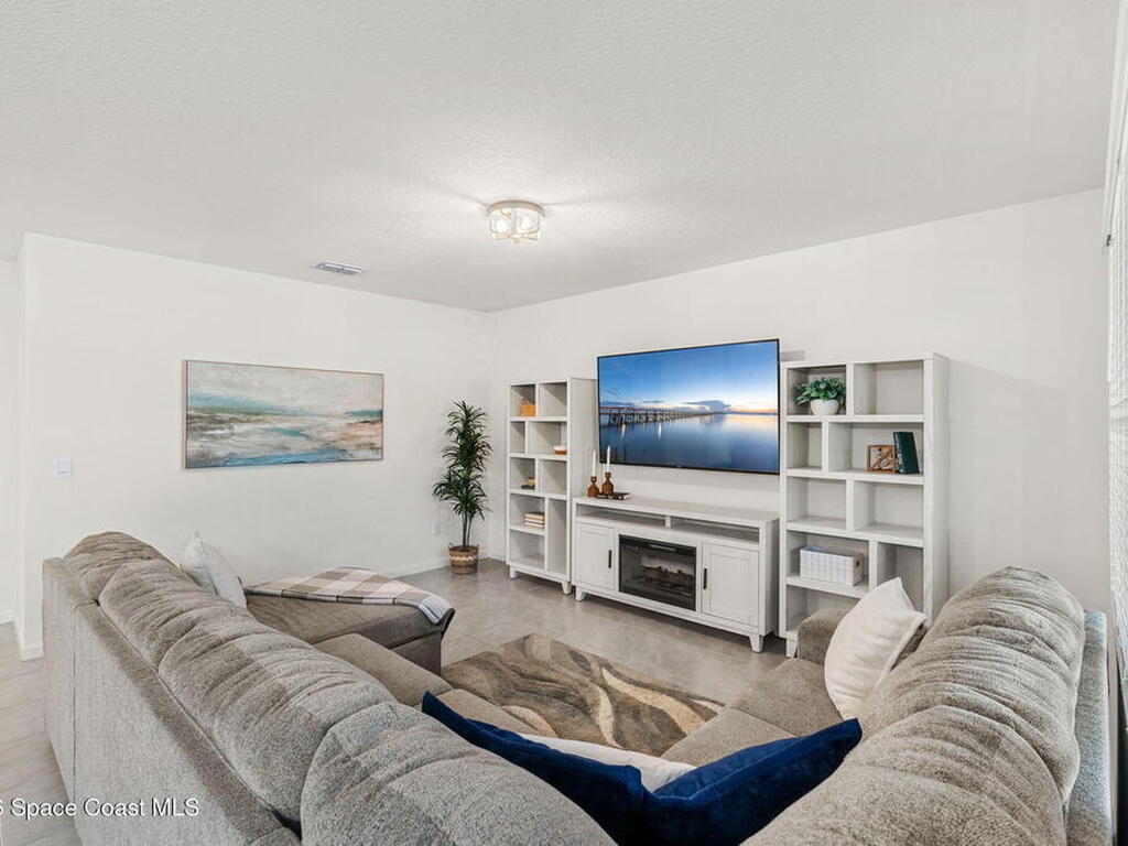 471 Old Country Road, Palm Bay, FL 32909