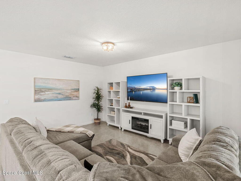 471 Old Country Road, Palm Bay, FL 32909