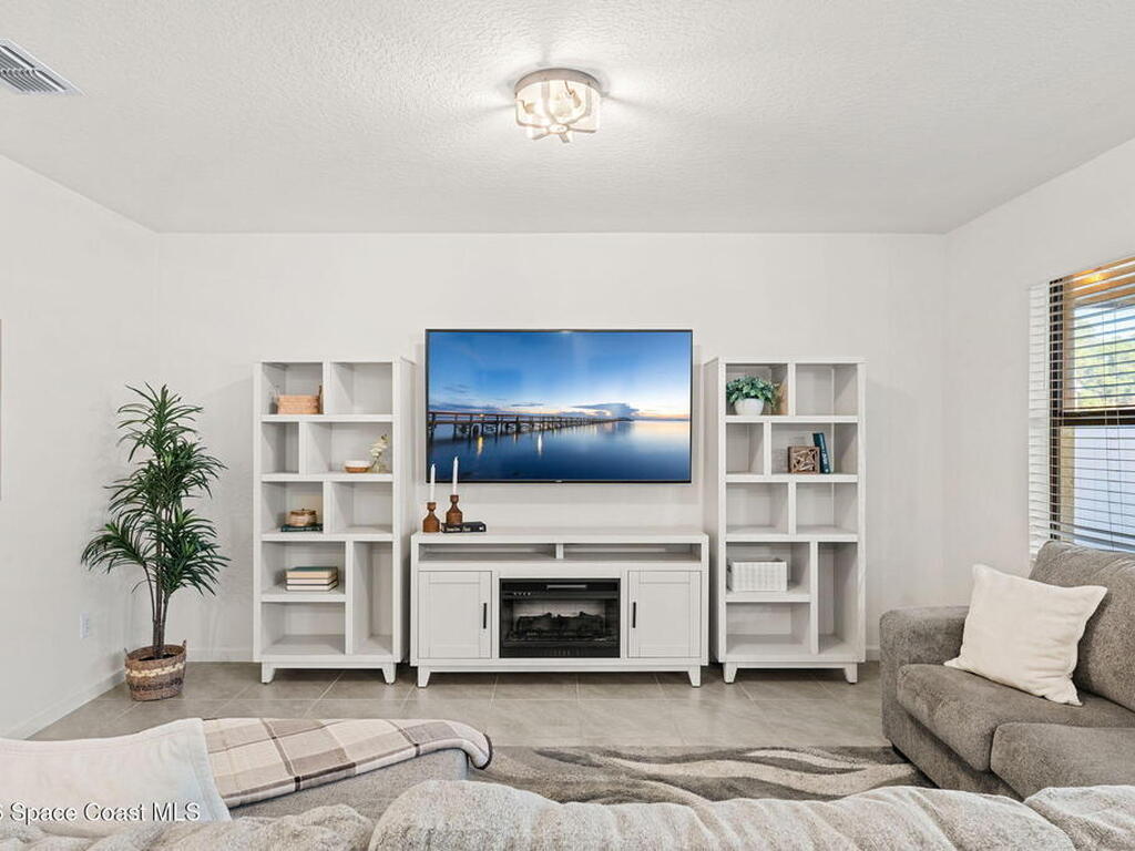 471 Old Country Road, Palm Bay, FL 32909