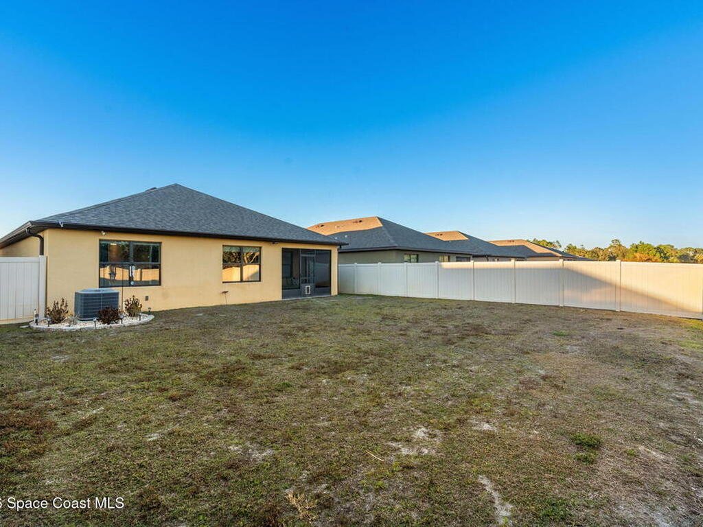 471 Old Country Road, Palm Bay, FL 32909