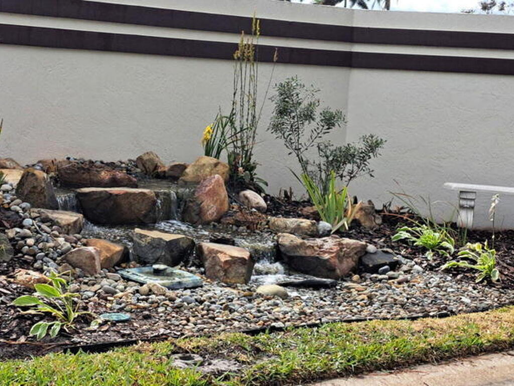 594 Pine Forest Court, Melbourne, FL 32940