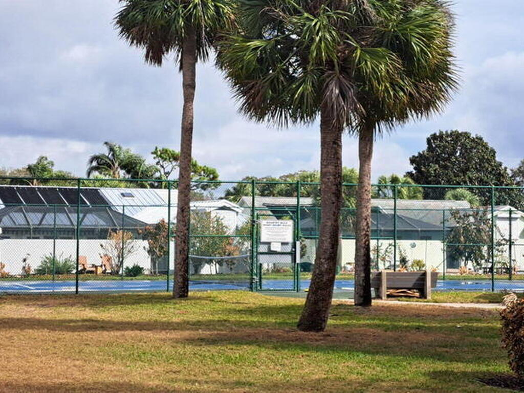 594 Pine Forest Court, Melbourne, FL 32940