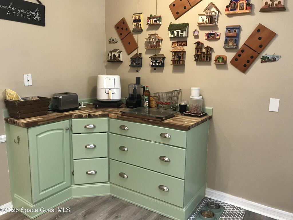 594 Pine Forest Court, Melbourne, FL 32940