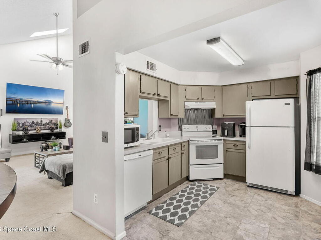 4920 Lake Waterford Way, Melbourne, FL 32901