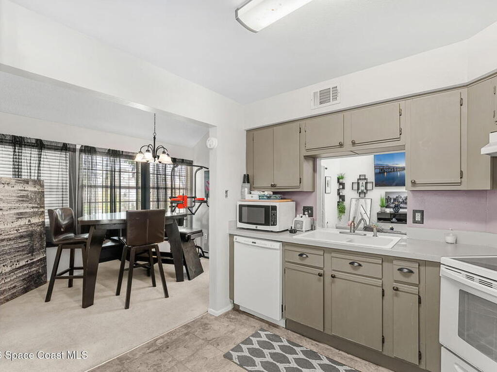 4920 Lake Waterford Way, Melbourne, FL 32901