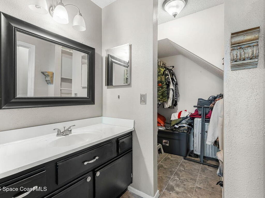 4920 Lake Waterford Way, Melbourne, FL 32901