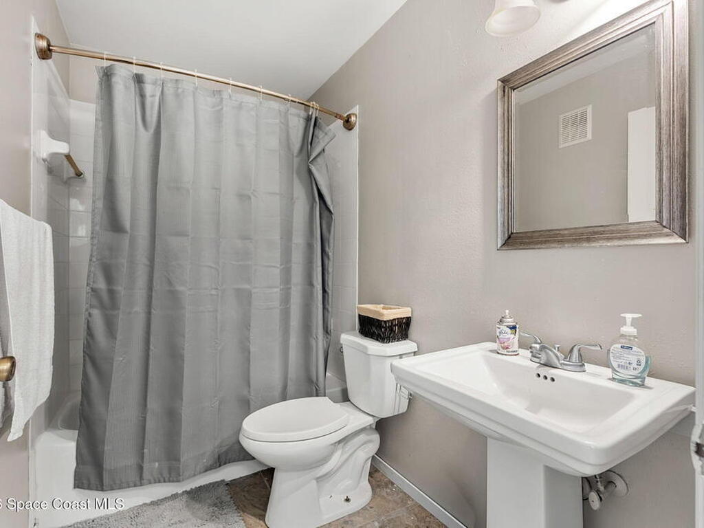 4920 Lake Waterford Way, Melbourne, FL 32901