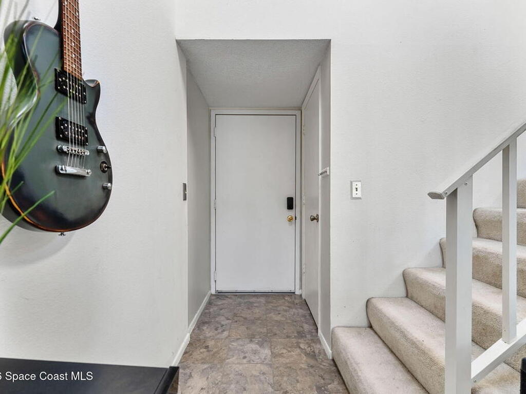 4920 Lake Waterford Way, Melbourne, FL 32901