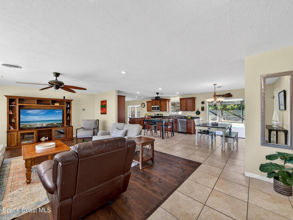 560 Glenwood Avenue, Satellite Beach, FL 32937