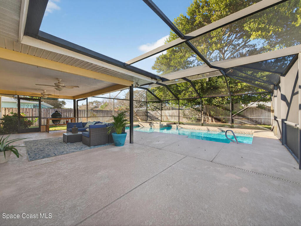 560 Glenwood Avenue, Satellite Beach, FL 32937