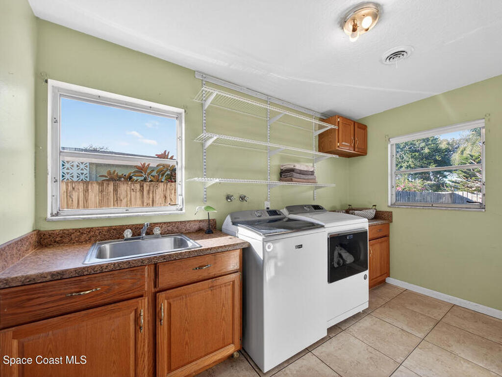 560 Glenwood Avenue, Satellite Beach, FL 32937