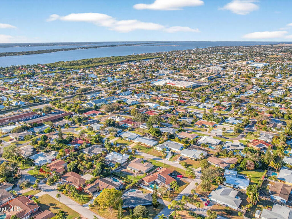 560 Glenwood Avenue, Satellite Beach, FL 32937