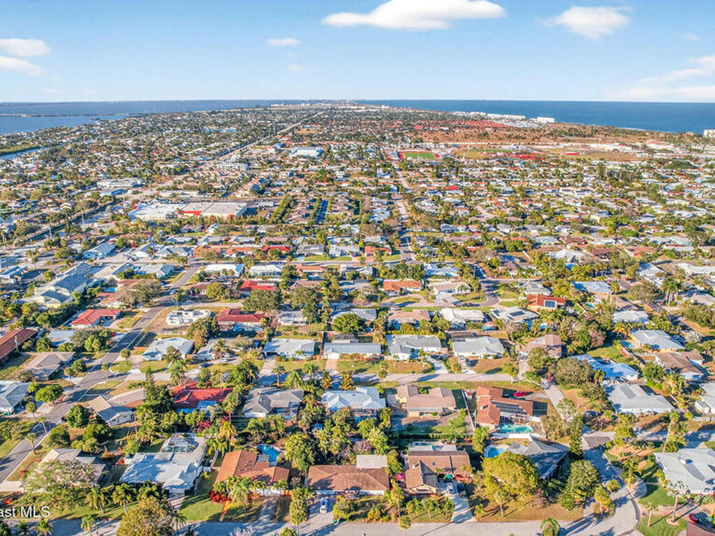 560 Glenwood Avenue, Satellite Beach, FL 32937