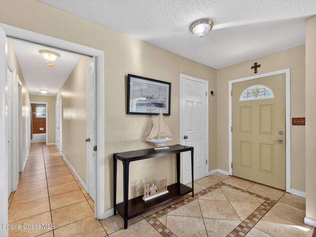 560 Glenwood Avenue, Satellite Beach, FL 32937