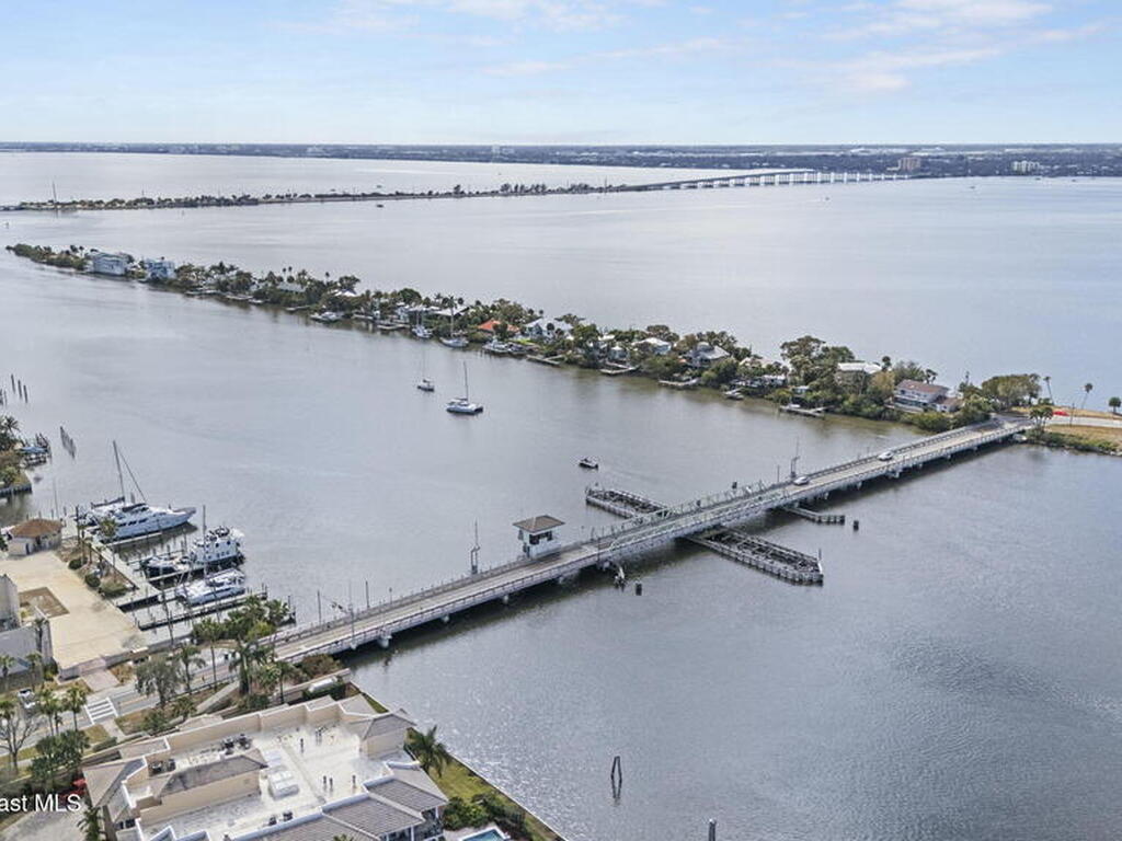 410 Parkside Place, Indian Harbour Beach, FL 32937