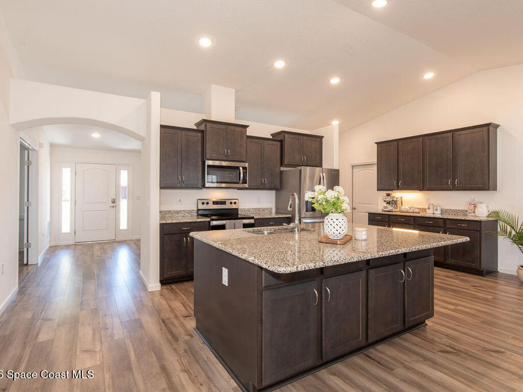 548 Burlington Avenue, Palm Bay, FL 32907