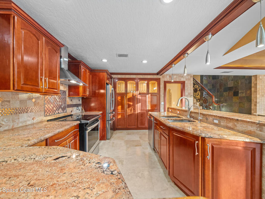 1855 Plantation Circle, Palm Bay, FL 32909