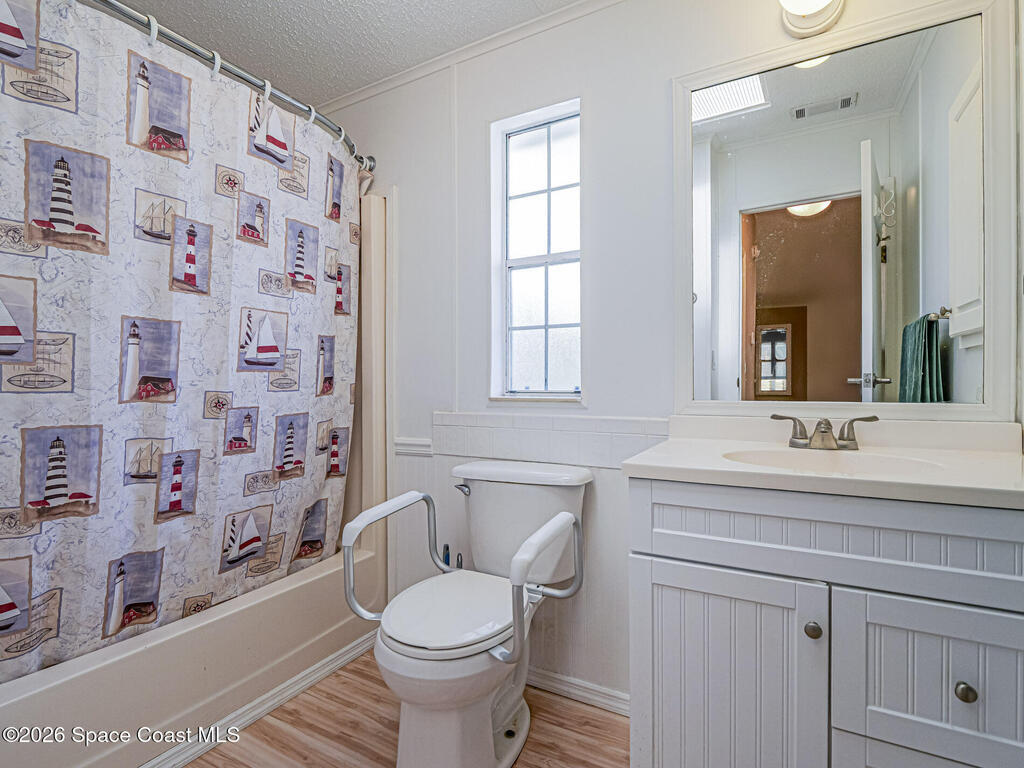 7566 Montauk Avenue, Micco, FL 32976