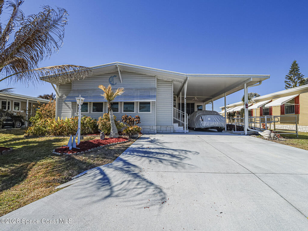 7566 Montauk Avenue, Micco, FL 32976