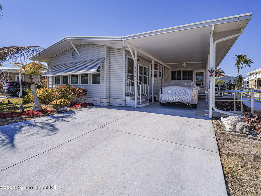 7566 Montauk Avenue, Micco, FL 32976