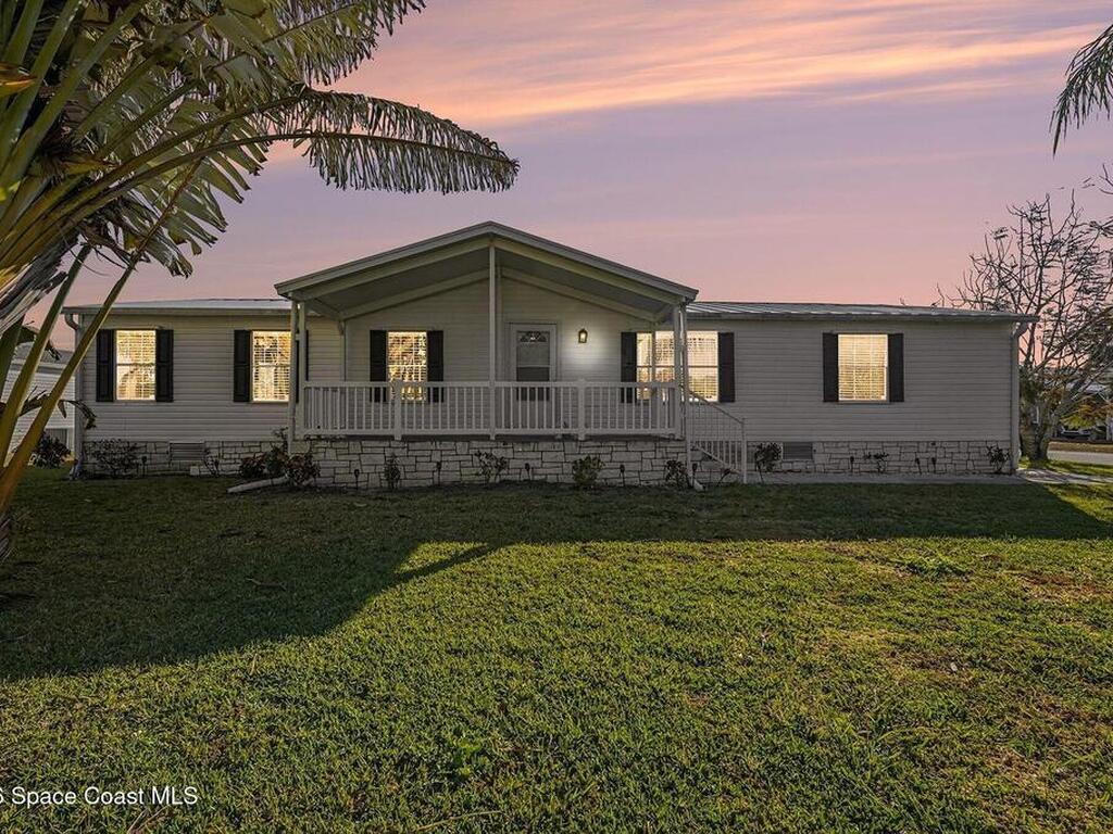 926 Laurel Circle, Barefoot Bay, FL 32976