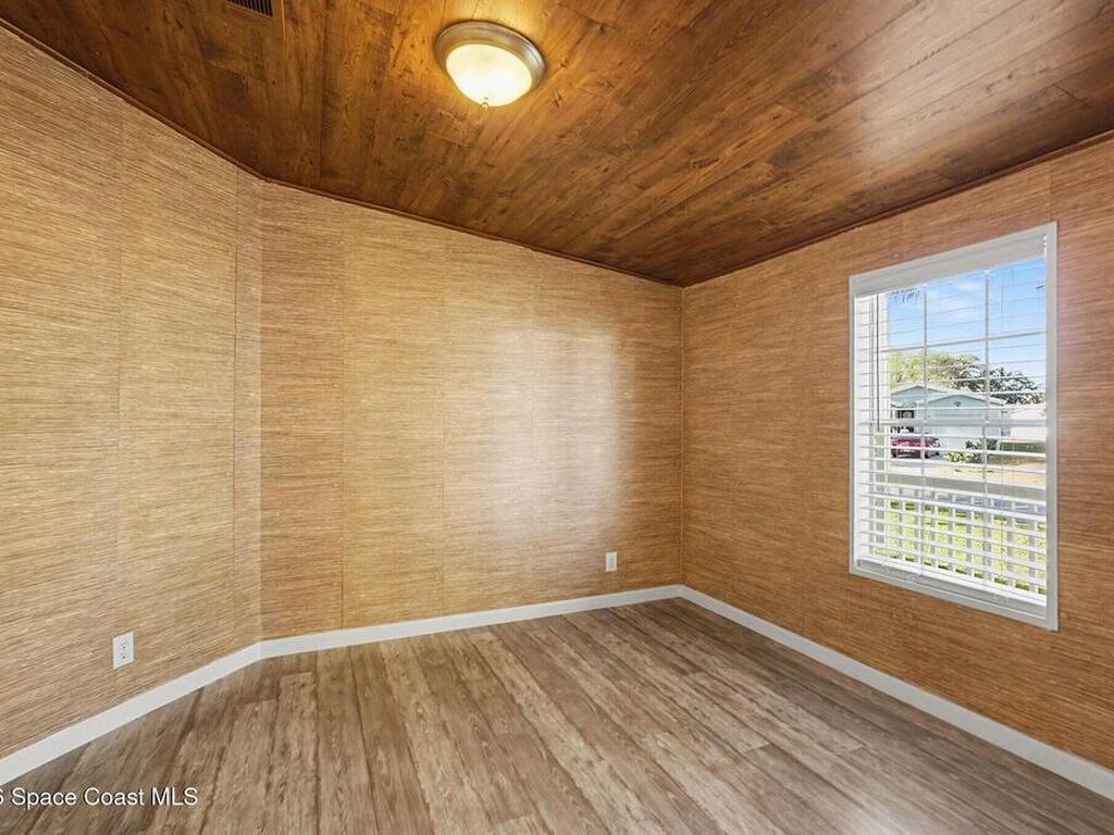 926 Laurel Circle, Barefoot Bay, FL 32976