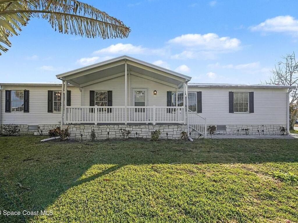 926 Laurel Circle, Barefoot Bay, FL 32976