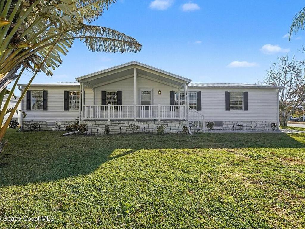 926 Laurel Circle, Barefoot Bay, FL 32976