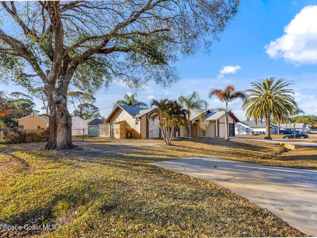 100 Seahorse Circle, Palm Bay, FL 32909