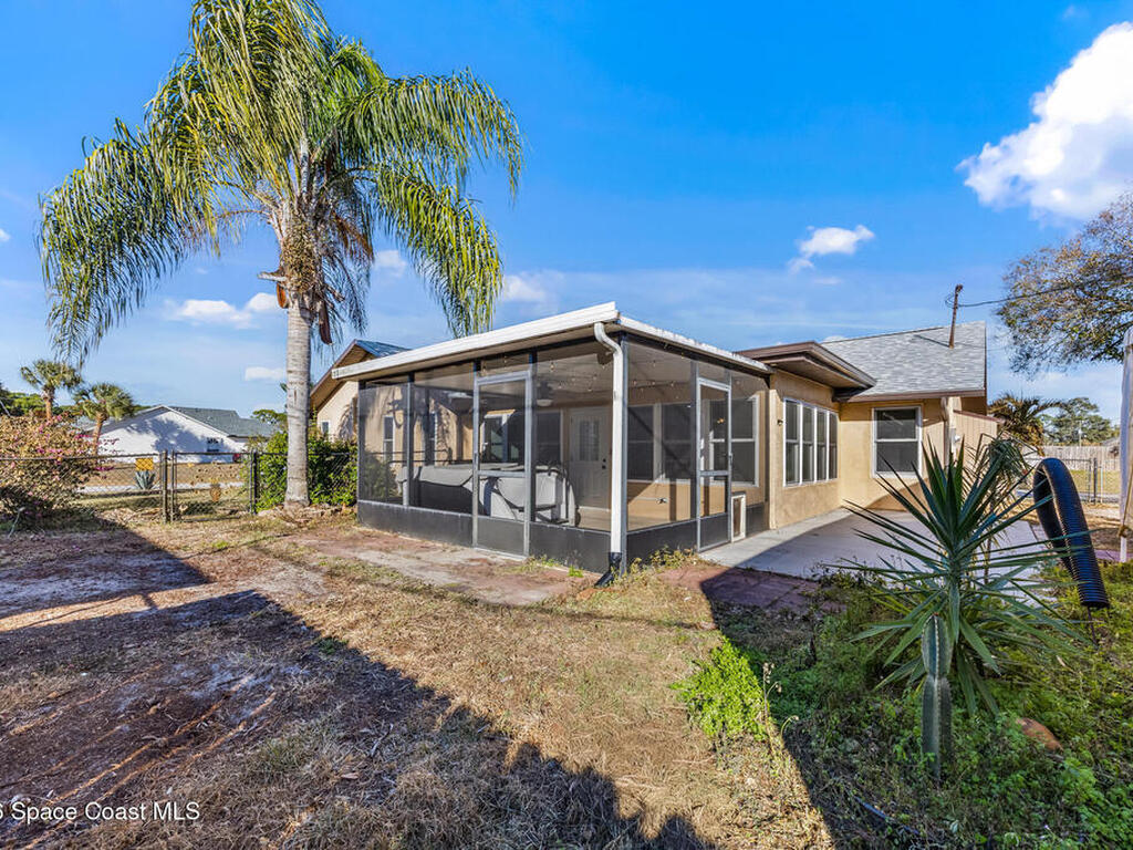 100 Seahorse Circle, Palm Bay, FL 32909