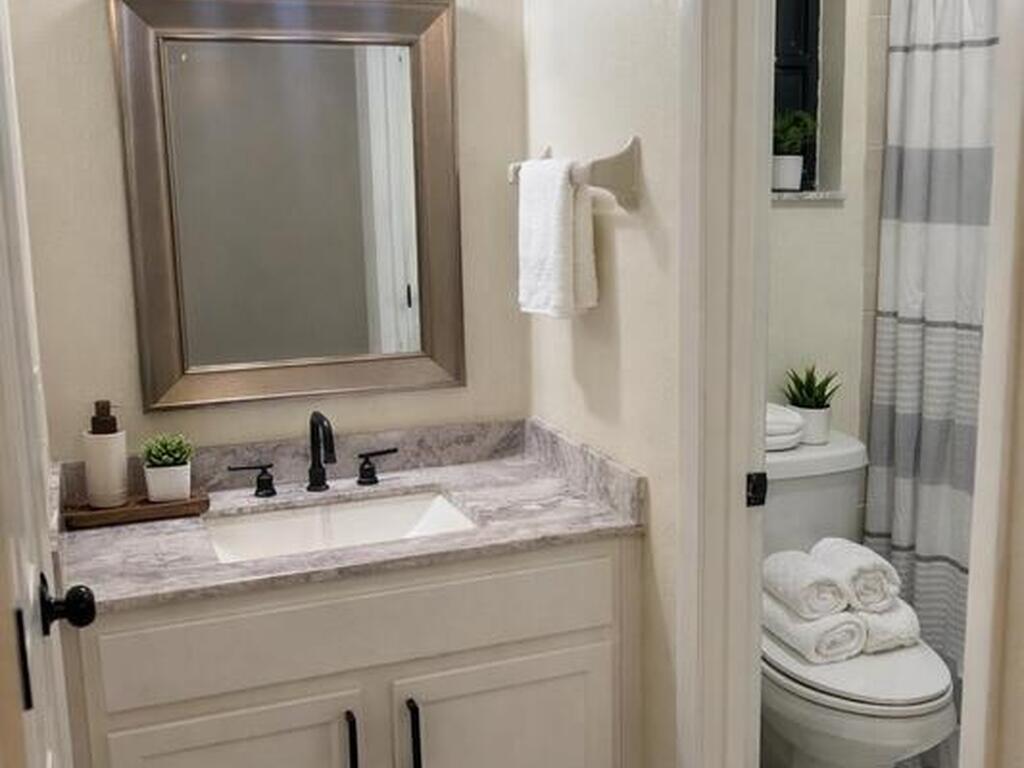 1020 Lee Avenue, Palm Bay, FL 32907