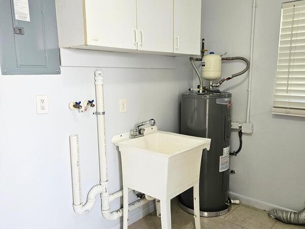 435 S Courtenay Parkway, Merritt Island, FL 32952