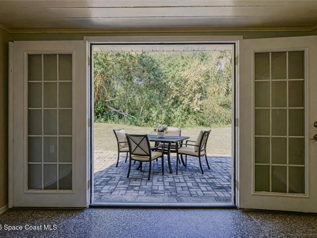 2049 50th Avenue, Vero Beach, FL 32966