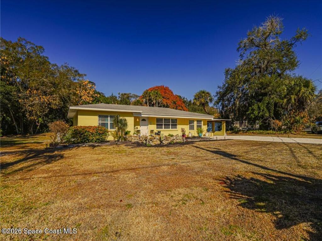 2049 50th Avenue, Vero Beach, FL 32966