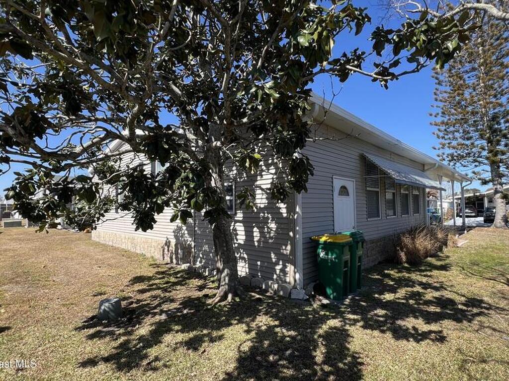 621 Puffin Drive, Barefoot Bay, FL 32976