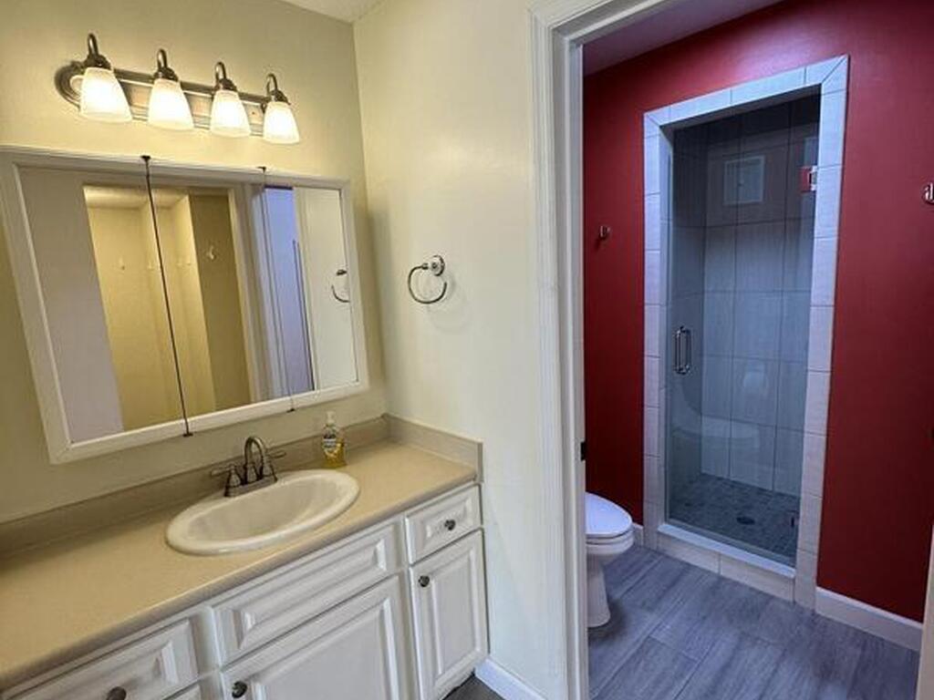 4740 Lake Waterford Way, Melbourne, FL 32901