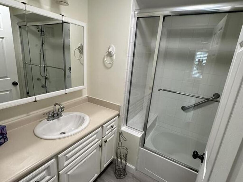 4740 Lake Waterford Way, Melbourne, FL 32901