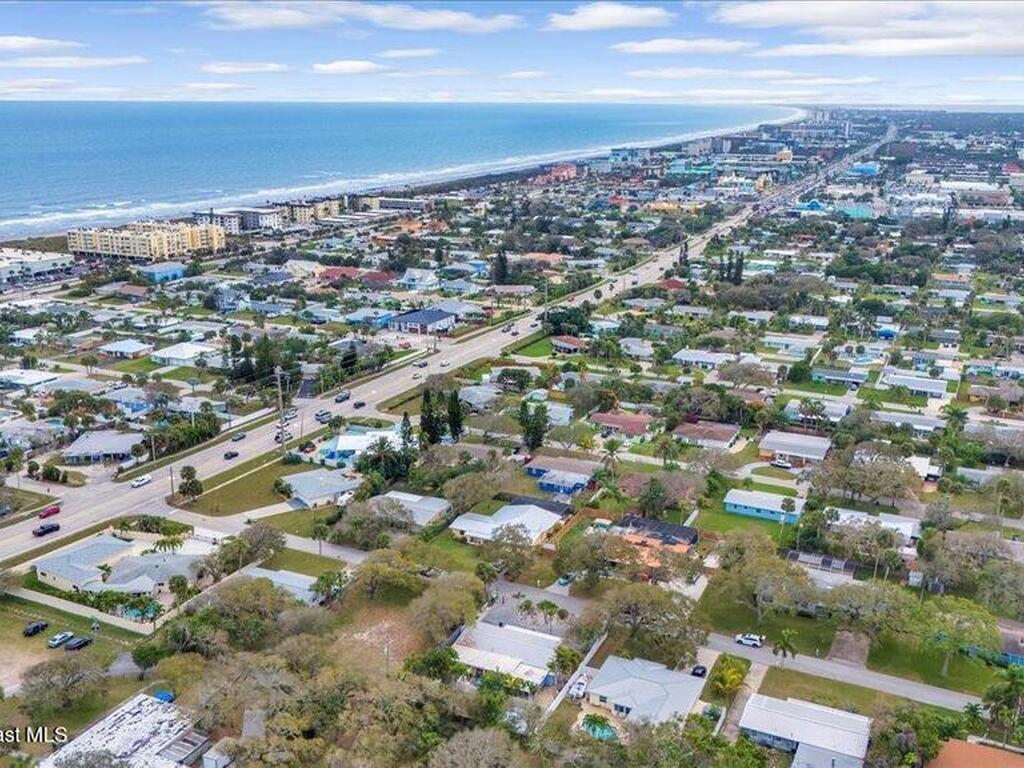 126 W Alachua Lane, Cocoa Beach, FL 32931