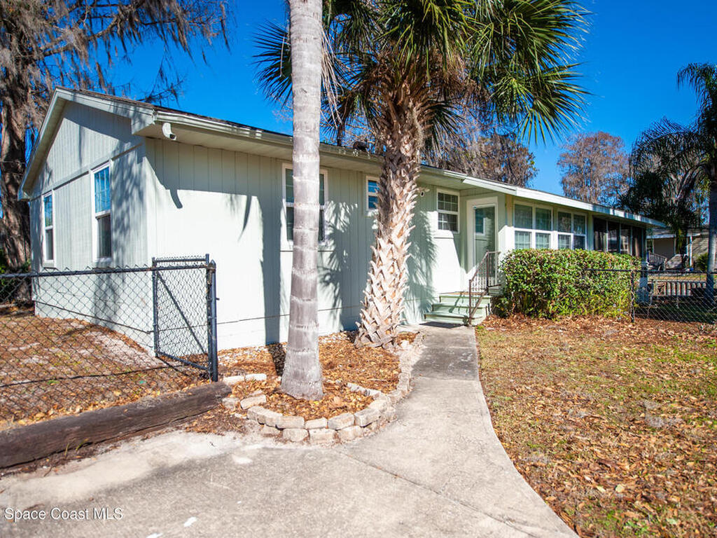 56304 Acorn Road, Astor, FL 32102