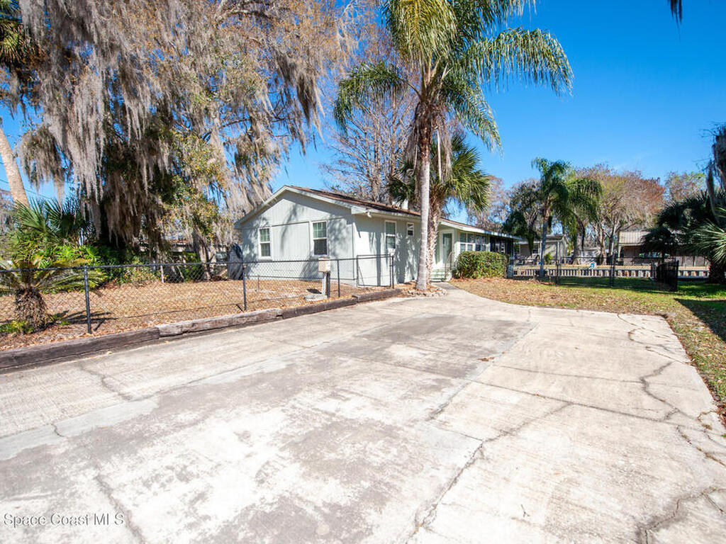 56304 Acorn Road, Astor, FL 32102