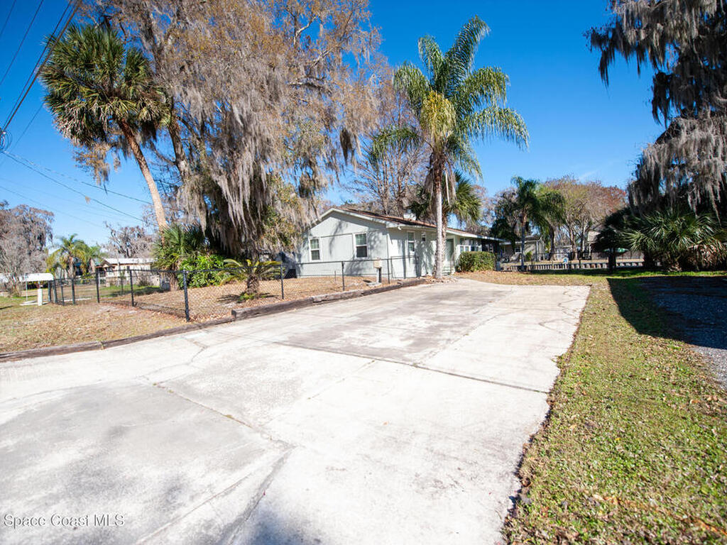 56304 Acorn Road, Astor, FL 32102