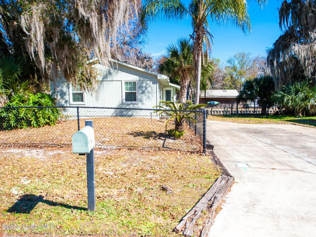 56304 Acorn Road, Astor, FL 32102