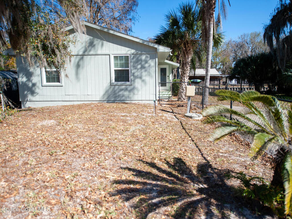 56304 Acorn Road, Astor, FL 32102