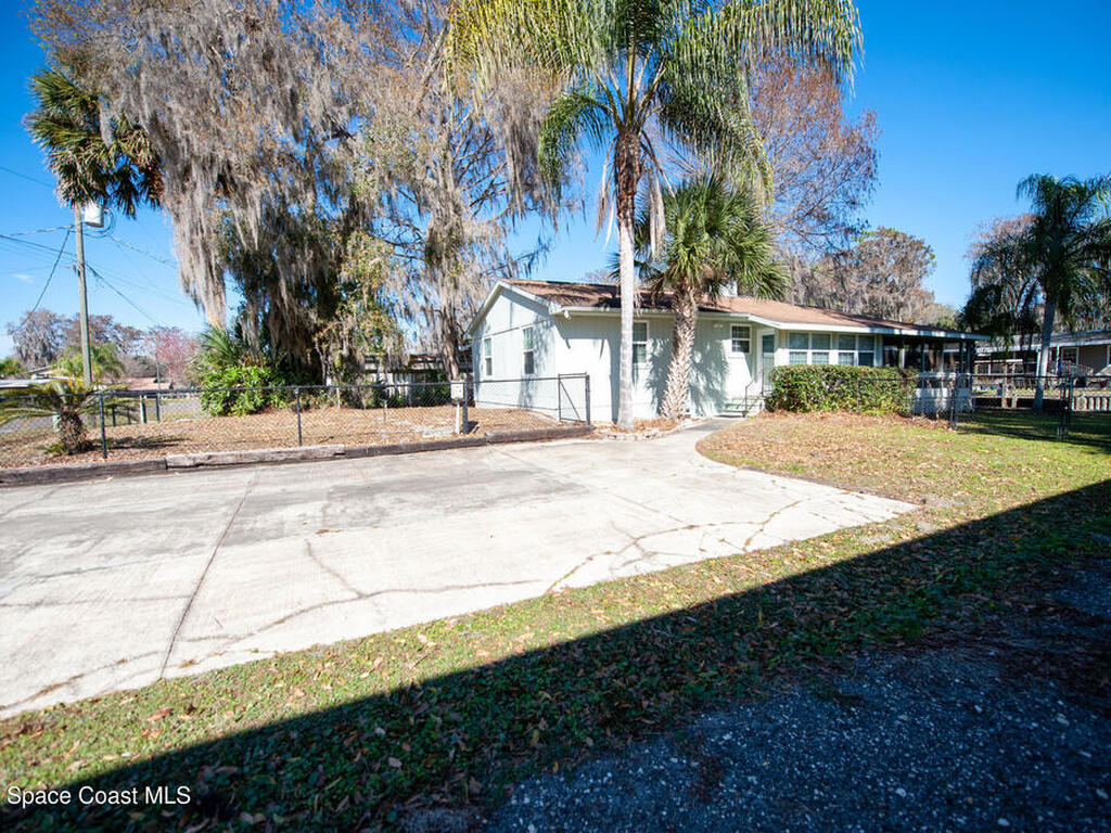 56304 Acorn Road, Astor, FL 32102
