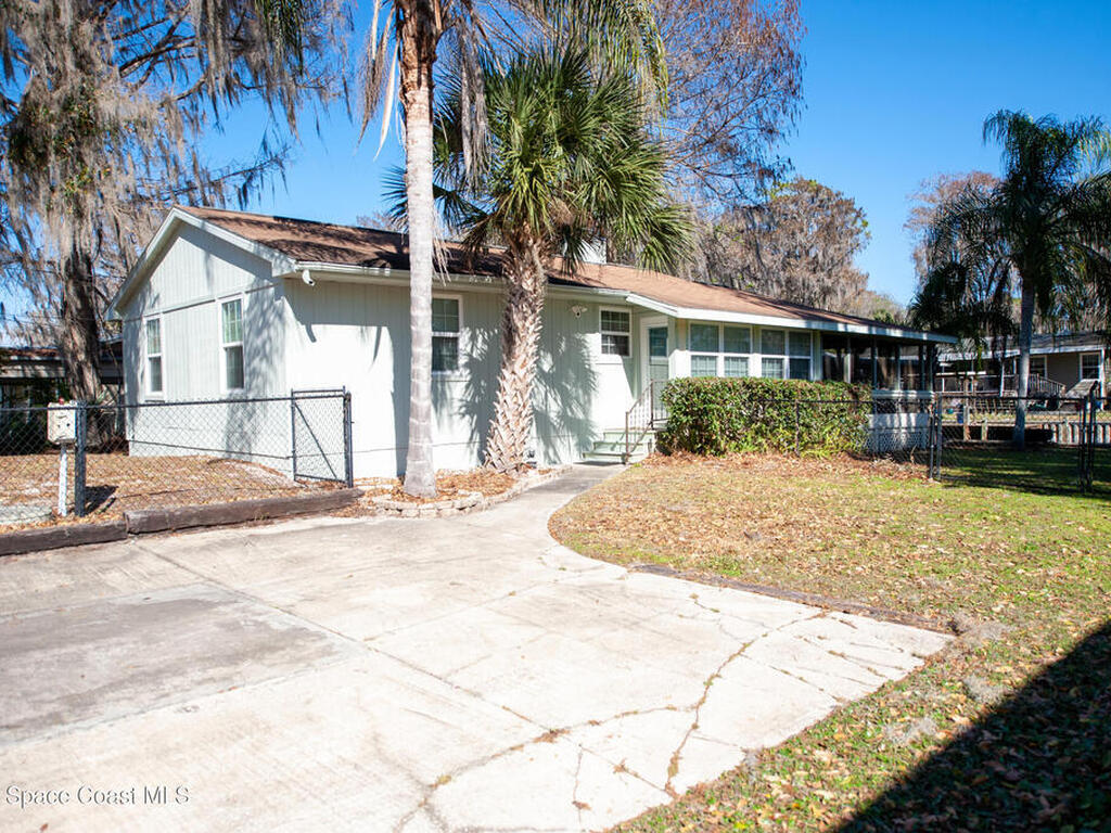 56304 Acorn Road, Astor, FL 32102