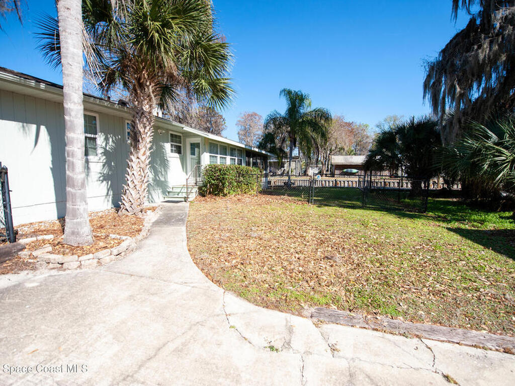 56304 Acorn Road, Astor, FL 32102